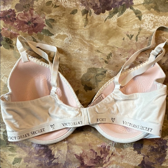 Victoria's Secret Cream Bra - Picture 2 of 5